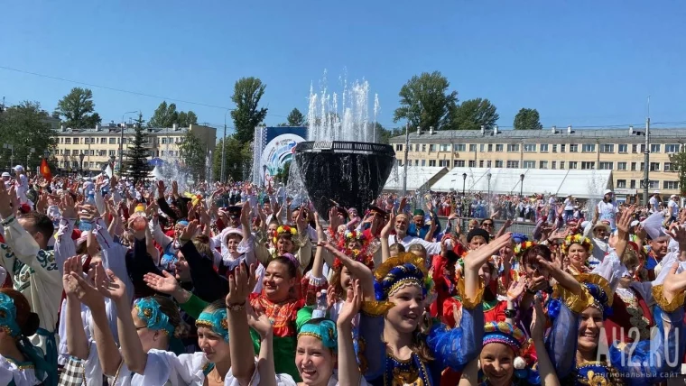 Фото: В Кузбассе самый массовый хоровод в национальных костюмах попал в Книгу рекордов России 5