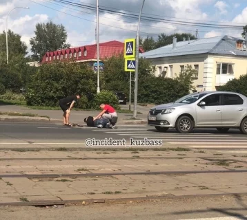 Фото: В Кемерове на проспекте Ленина, у пересечения с улицей Чкалова, сбили пешехода 1