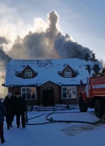 Фото: В Кузбассе серьёзный пожар в кафе попал на видео 1