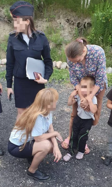 Фото: В Кузбассе ребёнок потерялся в лесу во время прогулки 1