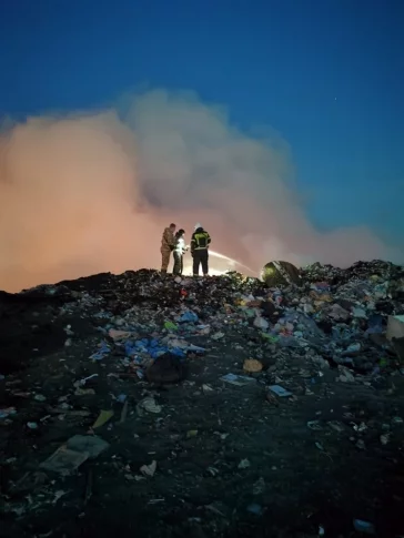 Фото: В Ленинске-Кузнецком горит мусорный полигон: мэр прокомментировал ситуацию 2