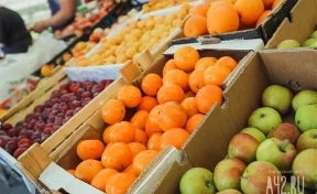 «Запах на километр стоит»: в Челябинской области перевернулась фура с мандаринами