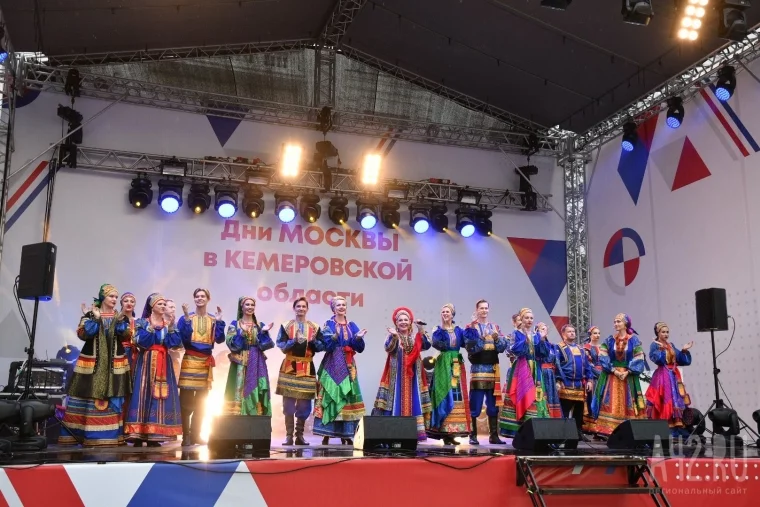 Фото: В Кемерове началась церемония открытия Дней Москвы на площади Советов 6