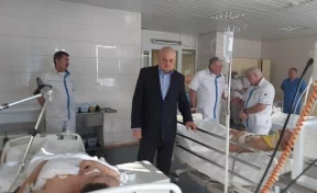 Цивилёв навестил в больнице шахтёров, пострадавших на двух кузбасских предприятиях 