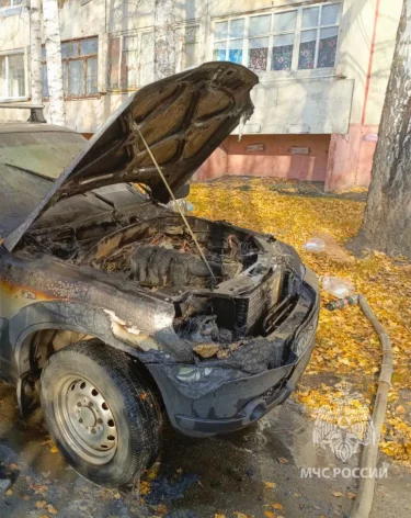 В Кургане прохожие спасли пенсионера из горящей машины
