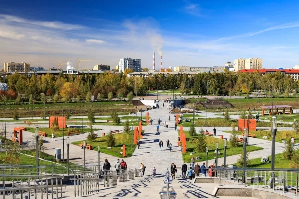 В Кемерове открыли новый парк с пешеходным мостом и памятником Невскому