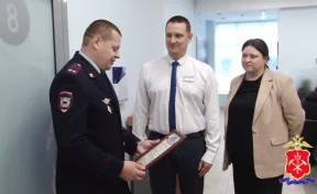 В Кузбассе сотрудник банка дважды спас пенсионерку от мошенников