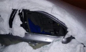 19-летний кемеровчанин разбил топором светофор и Hyundai