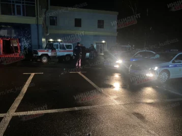 Фото: Автомобиль протаранил вход в ночной клуб в Кемерове 1