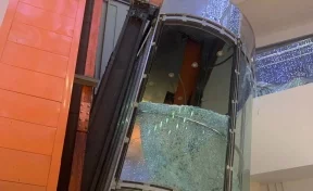 В Самаре в ТЦ упал лифт с тремя подростками 