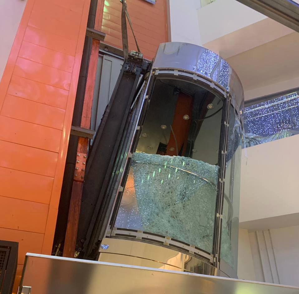 В Самаре в ТЦ упал лифт с тремя подростками 