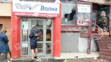 Фото: В Кемерове мужчина в крови разбил три магазина и автомобиль 1