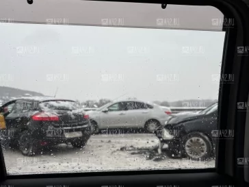 Фото: Один человек пострадал в тройном ДТП на Кузбасском мосту в Кемерове 4