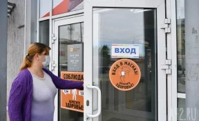 Соцсети: в Кузбассе женщина возле магазина избила мужчину сковородой