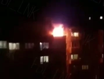 Фото: Появилось видео пожара в кузбасской многоэтажке, из которой спасли четырёх человек 1