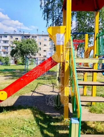 Фото: В Кемерове УК отремонтировали опасные детские площадки после вмешательства прокурора 1