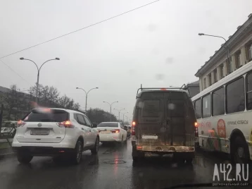 Фото: Кузнецкий проспект в Кемерове парализовали огромные пробки 1
