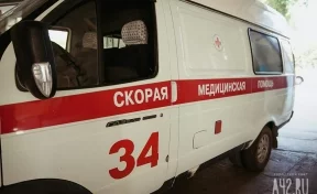 Нетрезвый новокузнечанин колотил по автомобилю скорой помощи