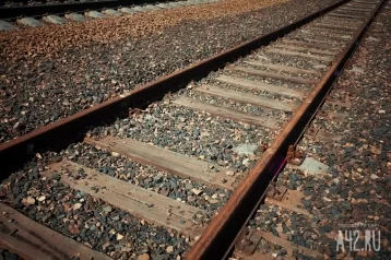 Фото: В Кузбассе пожилую женщину сбил грузовой поезд, она скончалась 1