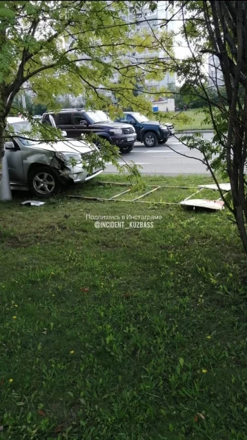Фото: Очевидец: несколько машин столкнулись на бульваре Строителей в Кемерове 2
