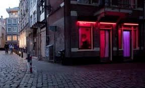 Власти Амстердама хотят убрать бордели из квартала красных фонарей