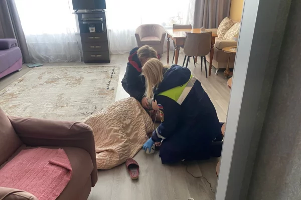 Кемеровские спасатели пришли на помощь 72-летней женщине с инсультом