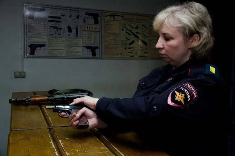 Фото: Пистолет в дамской сумочке, или Истории женщин в погонах 2