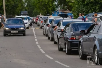 Фото: На подъезде к Крымскому мосту очередь из машин достигла 13 километров 1