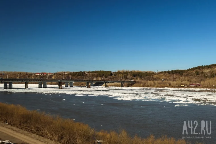 Фото: В Кемерове на Томи начался ледоход 5