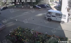 Момент гибели мужчины в Кемерове в микрорайоне Южный попал на видео