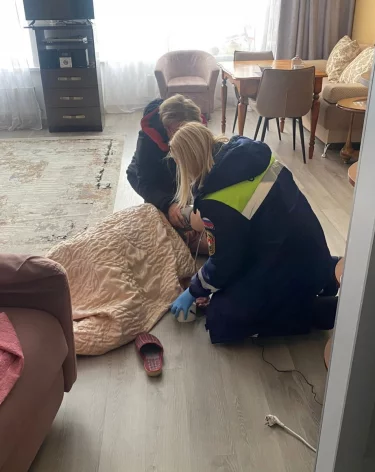 Кемеровские спасатели пришли на помощь 72-летней женщине с инсультом