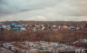 В Кемерове демонтируют незаконно установленные гаражи и контейнер на ФПК