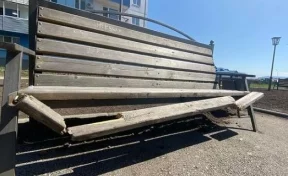 В кузбасском городе новые скамейки за 1 млн рублей атаковали вандалы