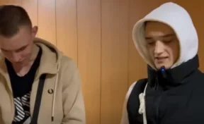 Двое новокузнечан устроили фотосессию на крышах своих автомобилей