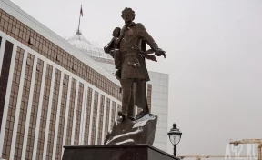 В Кемерове установили памятник Петру I