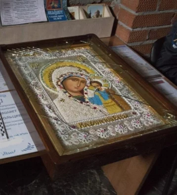 Фото: В Кемерове мужчина украл из храма икону Божьей Матери с золотыми украшениями 1