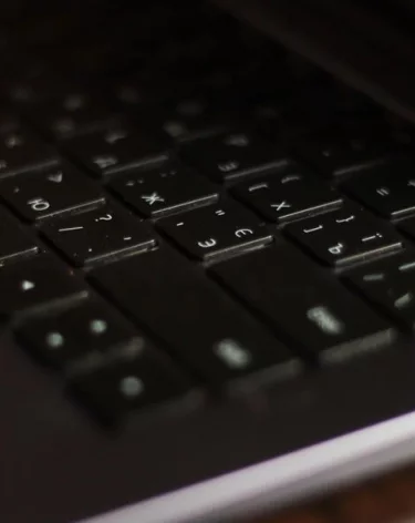 Известного российского криптомошенника и его жену убили в ОАЭ