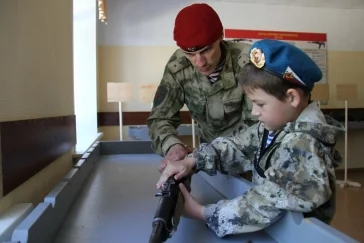 Фото: В Кузбассе мечту ребёнка исполнили спецназовцы 3