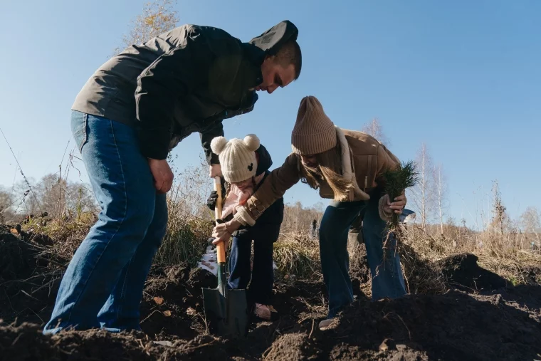 Фото: 10 000 новых деревьев в Новокузнецке: как прошёл масштабный экопраздник от Goodline 6