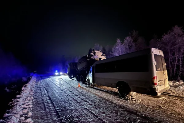 На трассе в Приангарье в ДТП с автобусом и бетономешалкой пострадали 11 человек