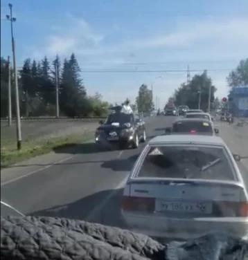 Фото: Полиция установила всех водителей из свадебного кортежа, нарушивших ПДД в Кузбассе 1