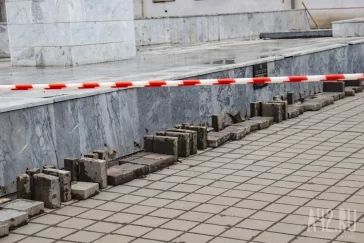 Фото: «Вся плитка треснутая»: кемеровчанин сообщил о сильных повреждениях отреставрированного памятника Юрию Гагарину 3