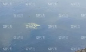 Соцсети: в Кемерове под Кузнецким мостом затонул автомобиль, внутри обнаружен труп