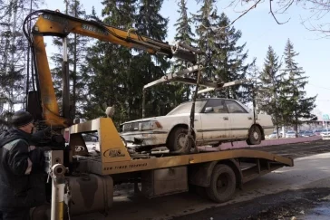 Фото: Власти Кемерова начали эвакуировать брошенные автомобили 3