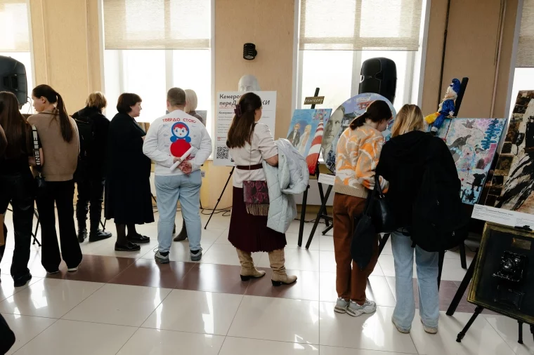 Фото: Арбат в КемГУ: зарисовка с открытия выставки «Кемеровские переДВИЖНИКИ» 8