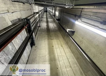 Фото: В Московской области в шахту лифта упал рабочий 1
