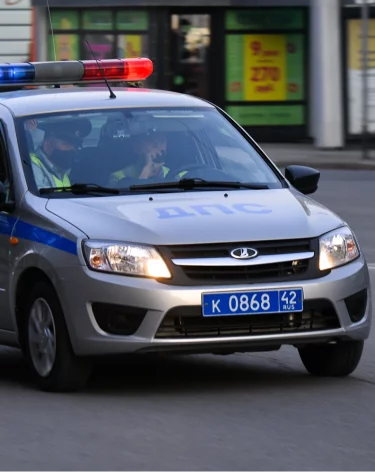 В Санкт-Петербурге полицейский автомобиль насмерть сбил пешехода на тротуаре