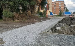 Дмитрий Анисимов: подрядчики отсыпают тротуары в зоне реновации после замечаний кемеровчан