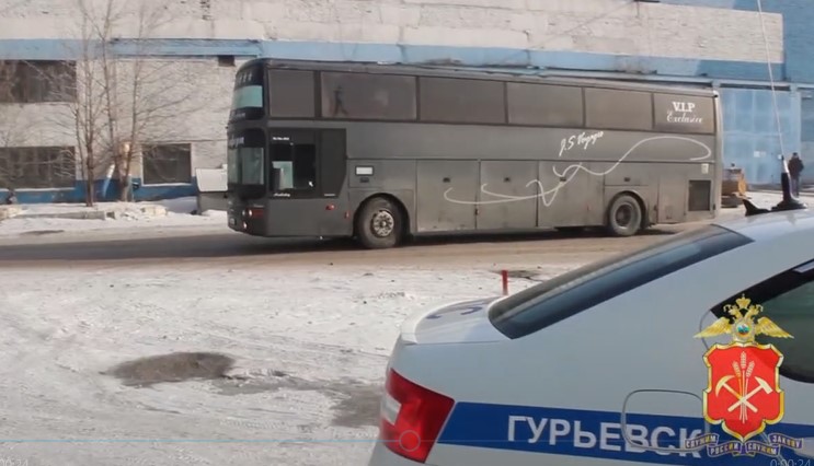 На трассе Кузбасс — Алтай из-за мороза сломался автобус с 61 пассажиром