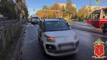 Фото: В Санкт-Петербурге водитель сбил беременную женщину и трёх детей на пешеходном переходе 1